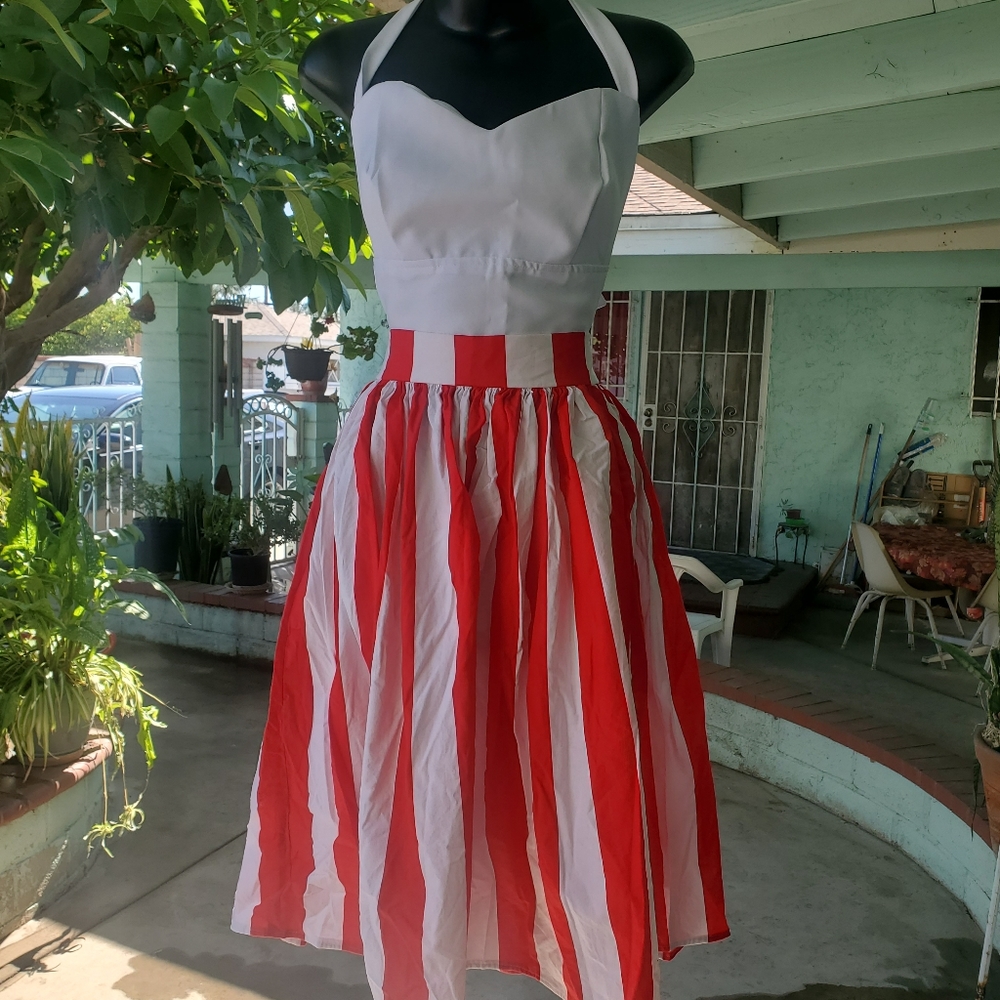 Red and white stripes ❤ hit the big top 🎪